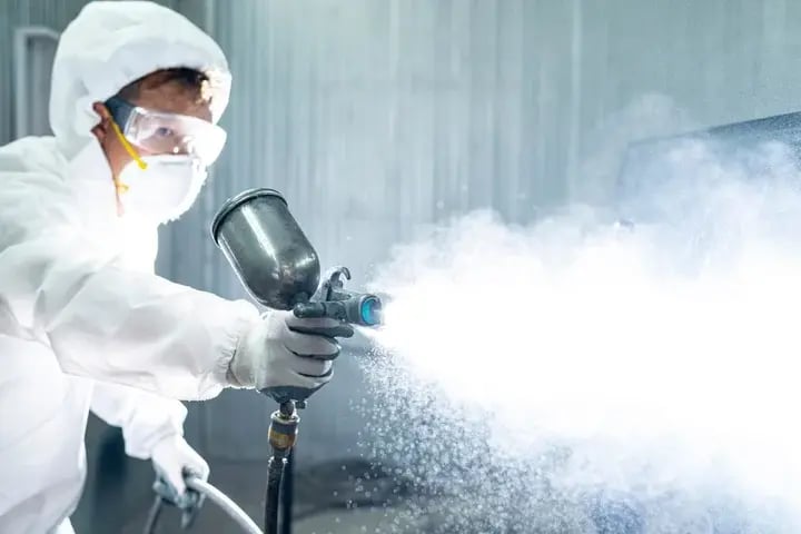 Pillar_SDS_Blog_worker-paintin-car-with-paint-spray-gun-wearing-protective-equipment